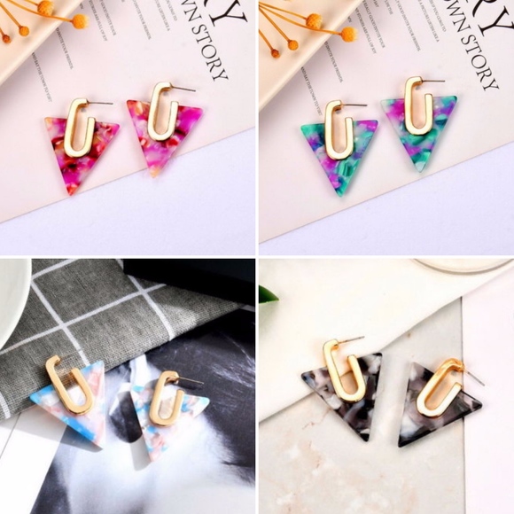 Marble Acid Tortoise Shell Triangle Gold Earrings - Picture 7 of 7